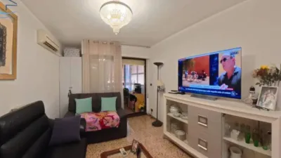 Flat on Calle de Amadeo de Saboya photo 2