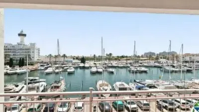 Apartment with cabin and 8 m² terrace for sale in the Nausica building, Port Grec Sector, Empuriabrava. Discover this bright apartment with a cabin located in one of the most attractive areas of Empuriabrava, offering spectacular views of the main canal. The property features an open kitchen integrated into a spacious living-dining room, creating a comfortable and functional space with direct access to a magnificent terrace where you can enjoy privileged views and pleasant outdoor moments. It also includes a full bathroom and a practical cabin that provides additional space with multiple usage possibilities. The property requires renovation, making it an excellent opportunity to customize it to your taste and increase its value, whether as a holiday home, investment, or primary residence. Don’t miss this chance. Visit it and discover all the potential this unique property in Empuriabrava has to offer. Location: PORT GREC Street, Empuriabrava. AICAT registration number: 8606. ITP: Current type applies. Notary and registry fees according to tariff. photo 2
