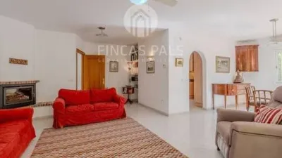 Chalet on Carrer Suissa photo 4