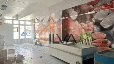 Local comercial en venta en Os Mallos-A Falperra - Més