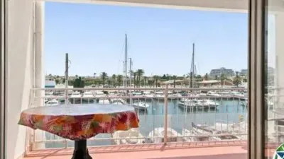 Apartment with cabin and 8 m² terrace for sale in the Nausica building, Port Grec Sector, Empuriabrava. Discover this bright apartment with a cabin located in one of the most attractive areas of Empuriabrava, offering spectacular views of the main canal. The property features an open kitchen integrated into a spacious living-dining room, creating a comfortable and functional space with direct access to a magnificent terrace where you can enjoy privileged views and pleasant outdoor moments. It also includes a full bathroom and a practical cabin that provides additional space with multiple usage possibilities. The property requires renovation, making it an excellent opportunity to customize it to your taste and increase its value, whether as a holiday home, investment, or primary residence. Don’t miss this chance. Visit it and discover all the potential this unique property in Empuriabrava has to offer. Location: PORT GREC Street, Empuriabrava. AICAT registration number: 8606. ITP: Current type applies. Notary and registry fees according to tariff. photo 7
