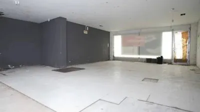 Local comercial en venta en Avenida Principal, cerca de Avenida Emilio Martínez Sánchez - Más