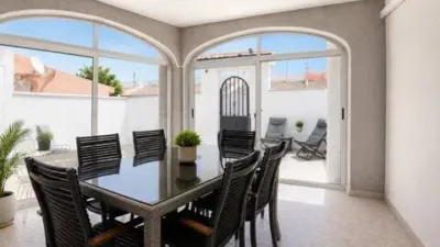 Pis – Torrevieja, Urbanización Jardín del Mar XIII, Urbanización El Chaparral - Més