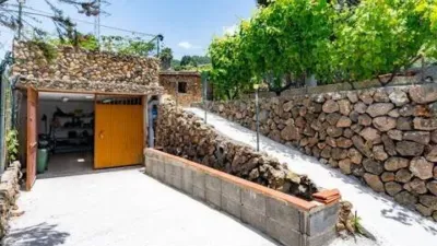 Rustic house on La Florita Street photo 17