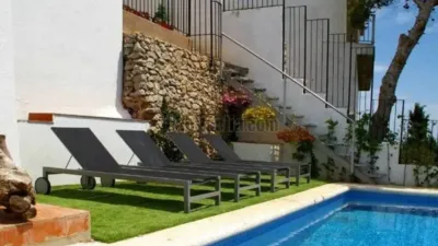 Chalet on Carrer del Cap de la Barra photo 3