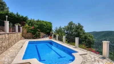 Chalet on Carrer de Siena photo 3
