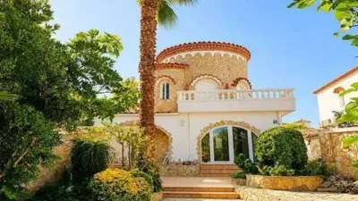 Chalet on Carrer de l'Ebre photo 2
