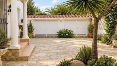 Chalet on Carrer de l'Ebre photo 27