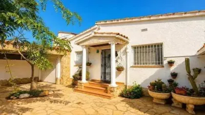 Chalet on Carrer de l'Ebre photo 5