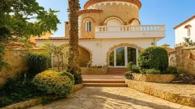 Chalet on Carrer de l'Ebre photo 31