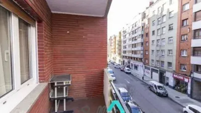 Piso en alquiler en Calle de San Pedro de Mestallón, Centro (Oviedo) de 700 €<span>/mes</span>