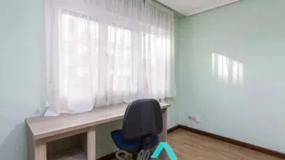 Piso en alquiler en Calle de San Pedro de Mestallón, Centro (Oviedo) de 700 €<span>/mes</span>
