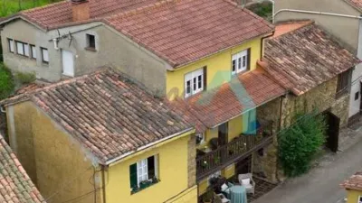 Terraced house for sale in La Espinera, Tuilla-Langreo (Asturias, Spain). Price: €250,000. Built area: 306 m². Plot size: 1,029 m². 6 bedrooms and 3 bathrooms. photo 7