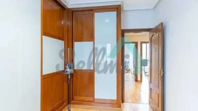 Piso en alquiler en Calle de Campomanes, Centro (Oviedo) de 1.300 €<span>/mes</span>