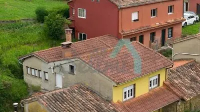 Terraced house for sale in La Espinera, Tuilla-Langreo (Asturias, Spain). Price: €250,000. Built area: 306 m². Plot size: 1,029 m². 6 bedrooms and 3 bathrooms. photo 8