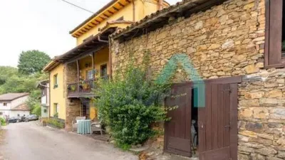 Terraced house for sale in La Espinera, Tuilla-Langreo (Asturias, Spain). Price: €250,000. Built area: 306 m². Plot size: 1,029 m². 6 bedrooms and 3 bathrooms. photo 105