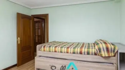 Piso en alquiler en Calle de San Pedro de Mestallón, Centro (Oviedo) de 700 €<span>/mes</span>