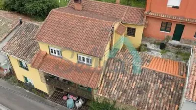 Terraced house for sale in La Espinera, Tuilla-Langreo (Asturias, Spain). Price: €250,000. Built area: 306 m². Plot size: 1,029 m². 6 bedrooms and 3 bathrooms. photo 5