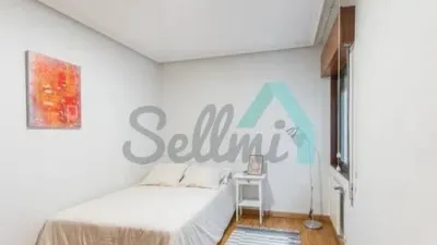 Piso en alquiler en Calle de Campomanes, Centro (Oviedo) de 1.300 €<span>/mes</span>