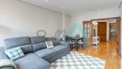 Piso en alquiler en Calle de Campomanes, Centro (Oviedo) de 1.300 €<span>/mes</span>