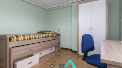Piso en alquiler en Calle de San Pedro de Mestallón, Centro (Oviedo) de 700 €<span>/mes</span>