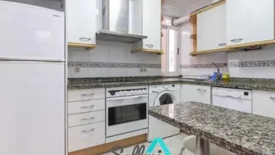 Piso en alquiler en Calle de San Pedro de Mestallón, Centro (Oviedo) de 700 €<span>/mes</span>