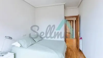 Piso en alquiler en Calle de Campomanes, Centro (Oviedo) de 1.300 €<span>/mes</span>