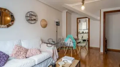 Piso en alquiler en Calle de Campomanes, Centro (Oviedo) de 750 €<span>/mes</span>