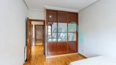 Piso en alquiler en Calle de Campomanes, Centro (Oviedo) de 1.300 €<span>/mes</span>