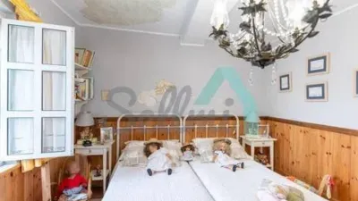 Terraced house for sale in La Espinera, Tuilla-Langreo (Asturias, Spain). Price: €250,000. Built area: 306 m². Plot size: 1,029 m². 6 bedrooms and 3 bathrooms. photo 46