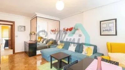 Piso en alquiler en Pumarín-Teatinos, Pumarín-Teatinos (Oviedo) de 800 €<span>/mes</span>