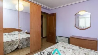 Piso en alquiler en Calle de San Pedro de Mestallón, Centro (Oviedo) de 700 €<span>/mes</span>