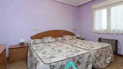 Piso en alquiler en Calle de San Pedro de Mestallón, Centro (Oviedo) de 700 €<span>/mes</span>
