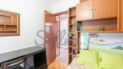 Piso en alquiler en Pumarín-Teatinos, Pumarín-Teatinos (Oviedo) de 800 €<span>/mes</span>