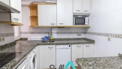 Piso en alquiler en Calle de San Pedro de Mestallón, Centro (Oviedo) de 700 €<span>/mes</span>