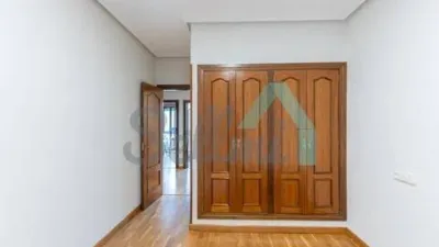 Piso en alquiler en Calle de Campomanes, Centro (Oviedo) de 1.300 €<span>/mes</span>