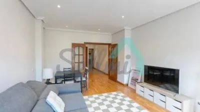 Piso en alquiler en Calle de Campomanes, Centro (Oviedo) de 1.300 €<span>/mes</span>