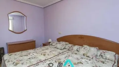 Piso en alquiler en Calle de San Pedro de Mestallón, Centro (Oviedo) de 700 €<span>/mes</span>