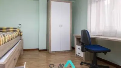 Piso en alquiler en Calle de San Pedro de Mestallón, Centro (Oviedo) de 700 €<span>/mes</span>