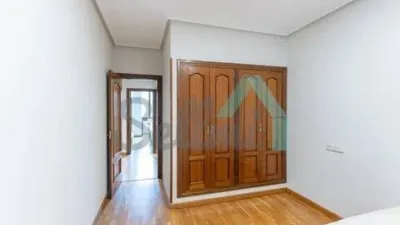 Piso en alquiler en Calle de Campomanes, Centro (Oviedo) de 1.300 €<span>/mes</span>