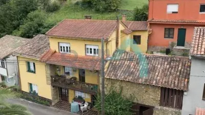 Terraced house for sale in La Espinera, Tuilla-Langreo (Asturias, Spain). Price: €250,000. Built area: 306 m². Plot size: 1,029 m². 6 bedrooms and 3 bathrooms. photo 4