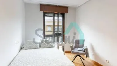 Piso en alquiler en Calle de Campomanes, Centro (Oviedo) de 1.300 €<span>/mes</span>