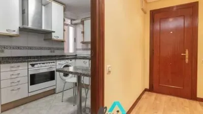 Piso en alquiler en Calle de San Pedro de Mestallón, Centro (Oviedo) de 700 €<span>/mes</span>