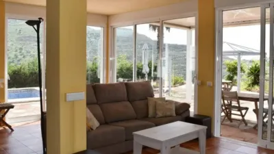 Chalet on N-A Street, -1 photo 3