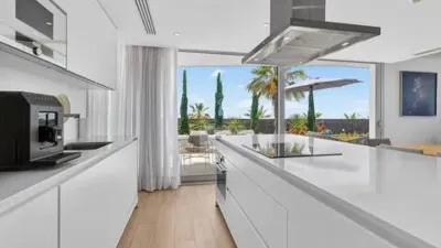 Chalet on Calle Emilia Pardo Bazan photo 12