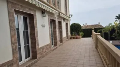 Chalet on Carrer Illa Mallorca photo 2