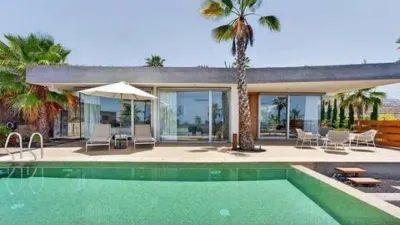 Chalet on Calle Emilia Pardo Bazan photo 4