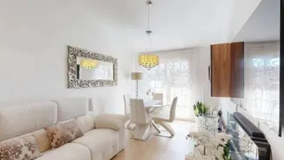 Flat on Pintor Rivera Street photo 8