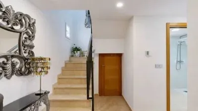 Flat on Pintor Rivera Street photo 13