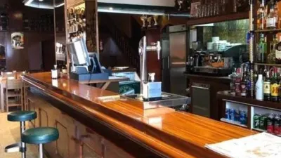 Local comercial en venta en Avenida del Ferrol - Más